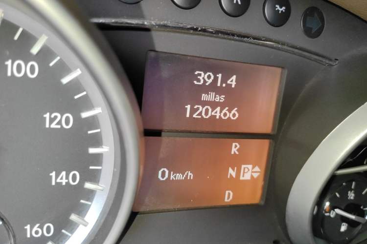 Used Mercedes-Benz GL-Class  Odometer Close Up