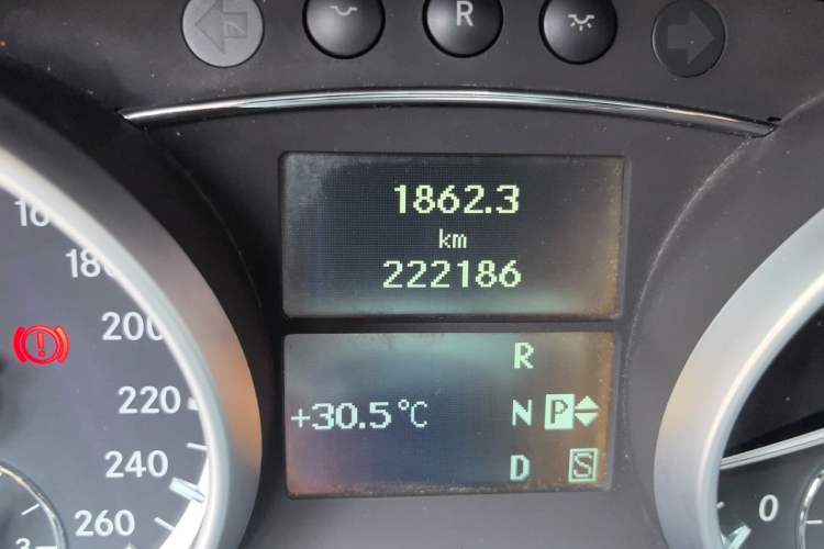 Used Mercedes-Benz GL-Class 2011 GL 450 Prestige Grand Edition Odometer Close Up