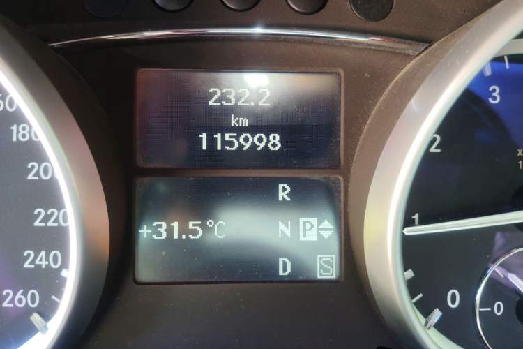 Used Mercedes-Benz GL-Class 2011 GL 450 Prestige Grand Edition Odometer Close Up