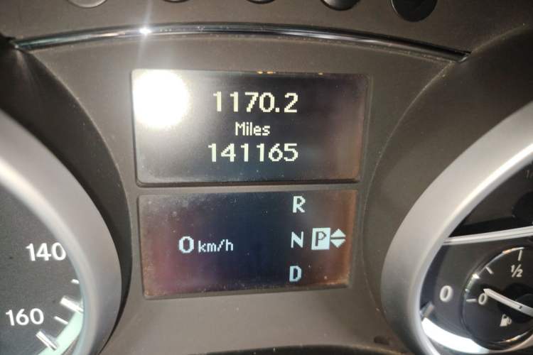 Used Mercedes-Benz GL-Class  Odometer Close Up