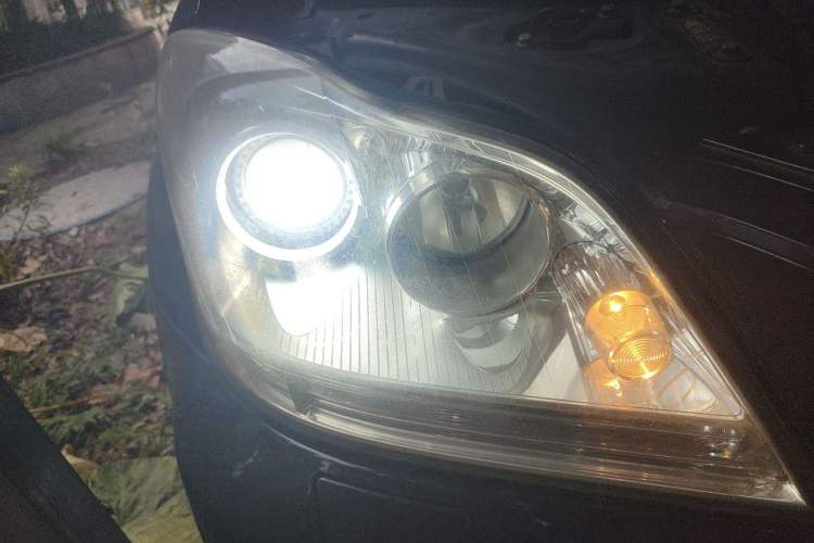 Used Mercedes-Benz GL-Class  Right Front Headlight