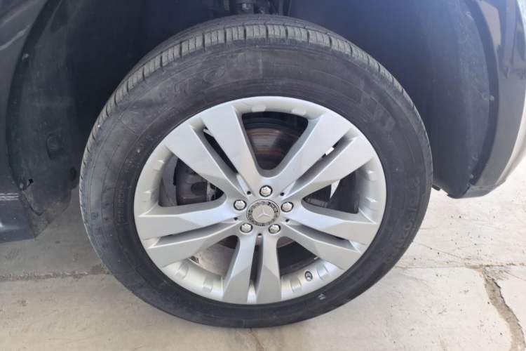 Used Mercedes-Benz GL-Class  Right Front Wheel Hub