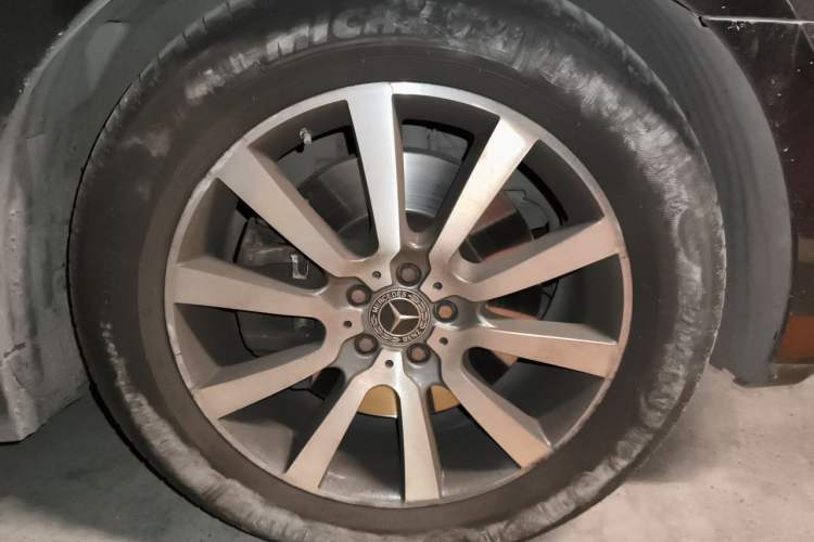 Used Mercedes-Benz GL-Class 2011 GL 450 Prestige Grand Edition Right Front Wheel Hub