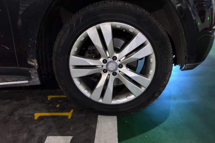 Used Mercedes-Benz GL-Class  Right Front Wheel Hub