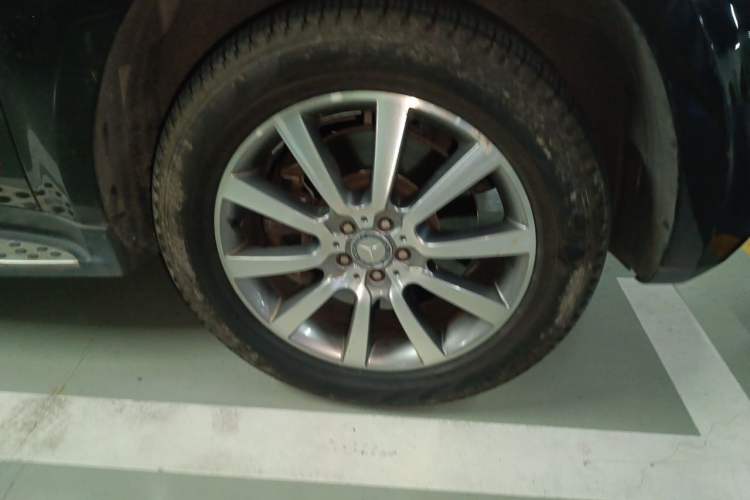 Used Mercedes-Benz GL-Class 2011 GL 450 Prestige Grand Edition Right Front Wheel Hub
