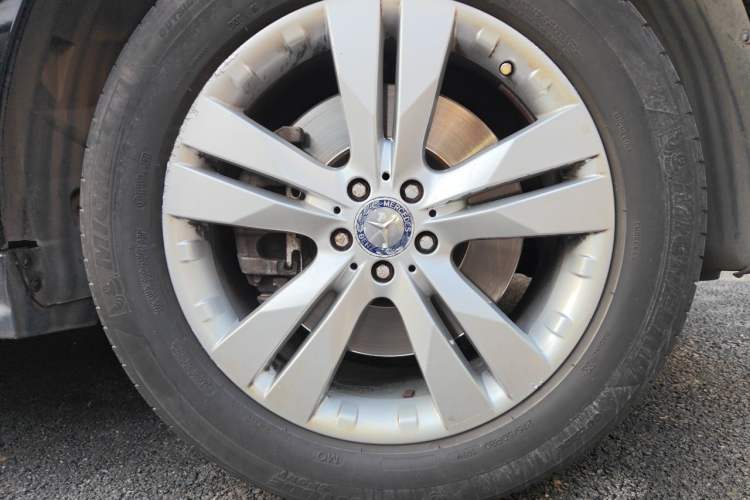 Used Mercedes-Benz GL-Class 2011 GL 450 Prestige Grand Edition Right Front Wheel Hub