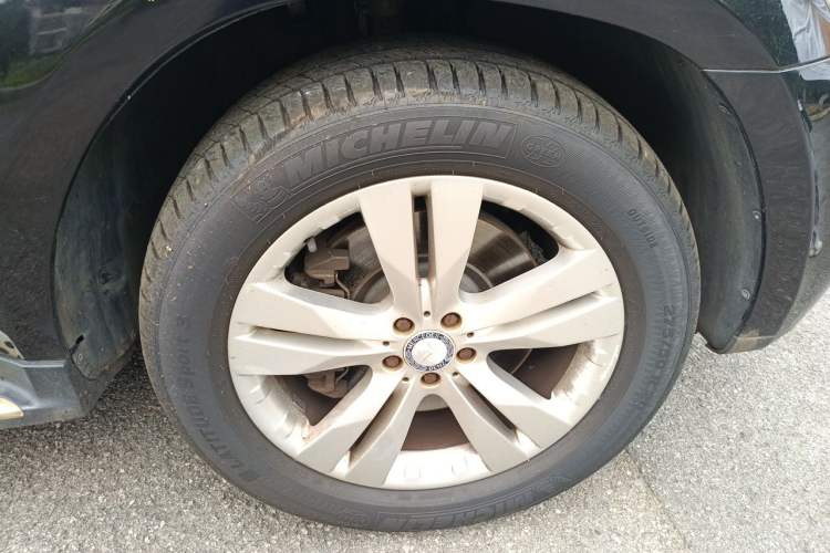 Used Mercedes-Benz GL-Class 2011 GL 450 4MATIC Prestige Edition Right Front Wheel Hub