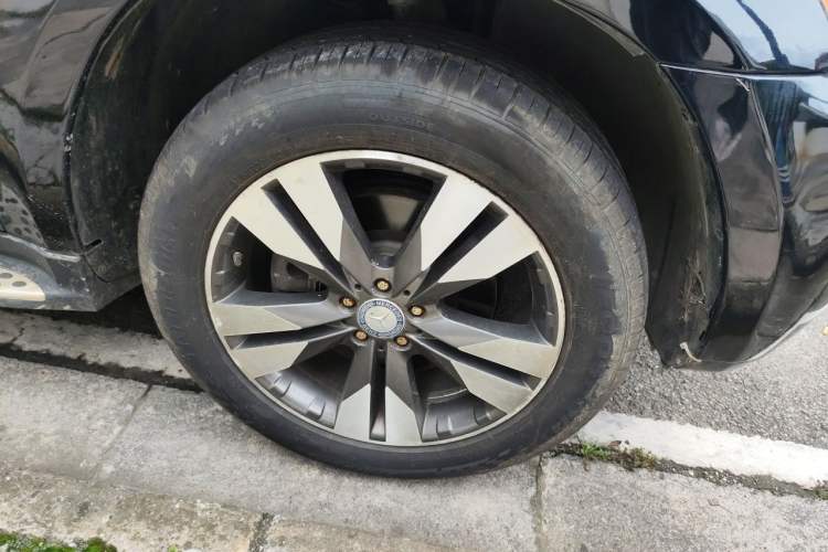 Used Mercedes-Benz GL-Class  Right Front Wheel Hub
