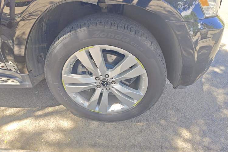 Used Mercedes-Benz GL-Class  Right Front Wheel Hub