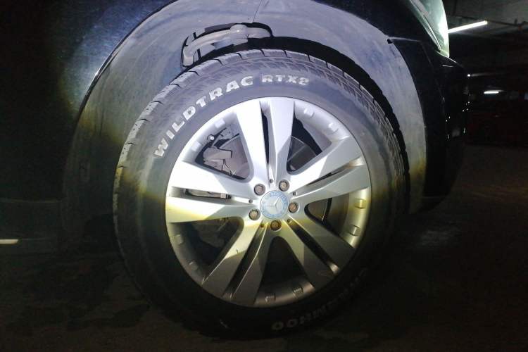 Used Mercedes-Benz GL-Class 2011 GL 450 Prestige Grand Edition Right Front Wheel Hub