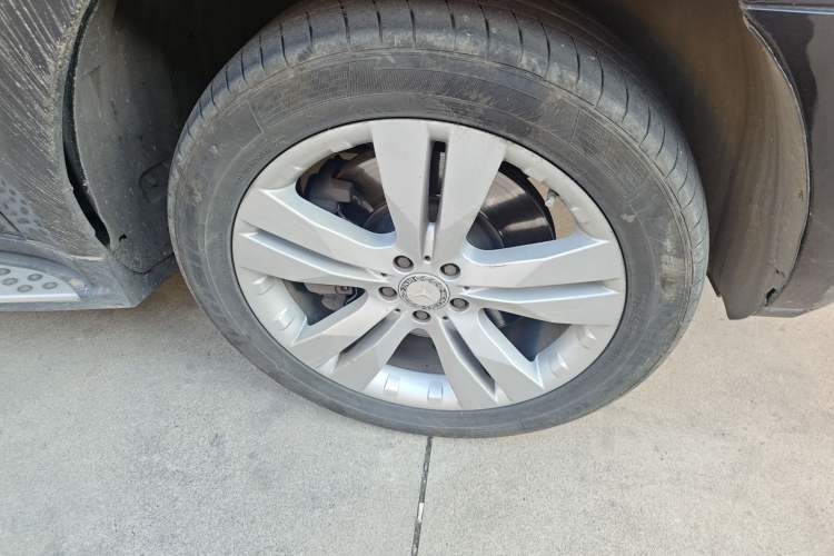 Used Mercedes-Benz GL-Class 2011 GL 450 4MATIC Prestige Edition Right Front Wheel Hub