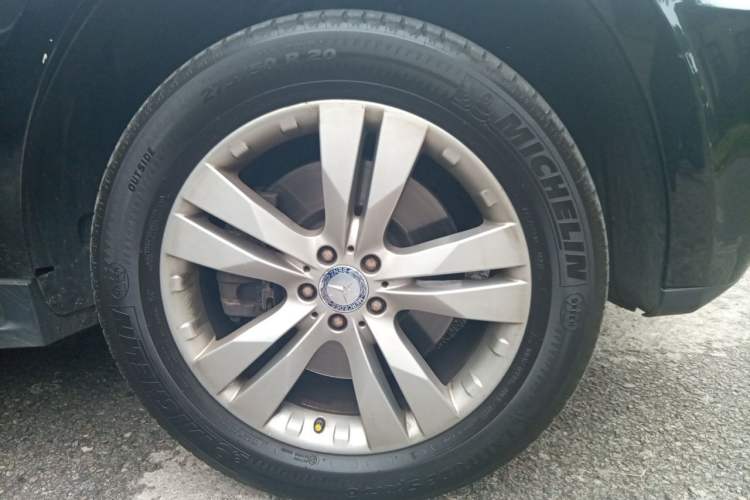Used Mercedes-Benz GL-Class 2011 GL 450 Prestige Grand Edition Right Front Wheel Hub