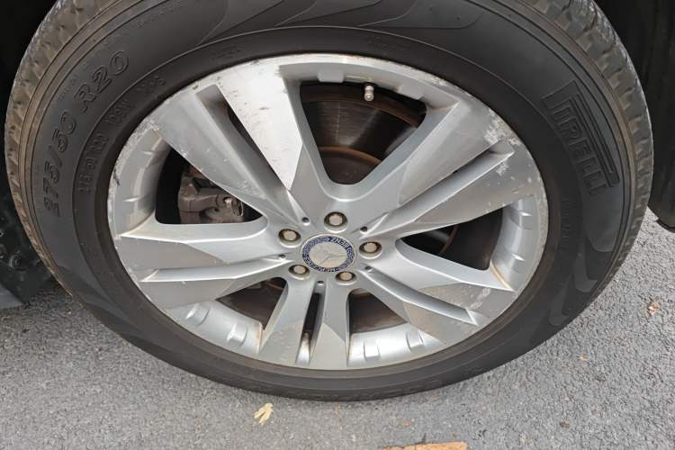 Used Mercedes-Benz GL-Class 2011 GL 450 4MATIC Prestige Edition Right Front Wheel Hub