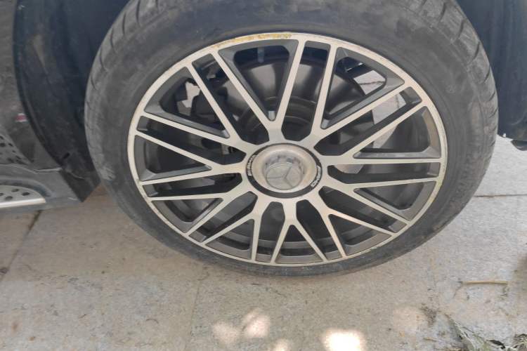 Used Mercedes-Benz GL-Class 2011 GL 450 4MATIC Prestige Edition Right Front Wheel Hub