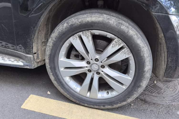 Used Mercedes-Benz GL-Class 2011 GL 450 Prestige Grand Edition Right Front Wheel Hub