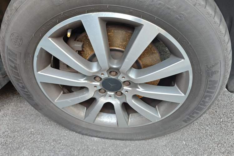 Used Mercedes-Benz GL-Class 2011 GL 450 Prestige Grand Edition Right Front Wheel Hub