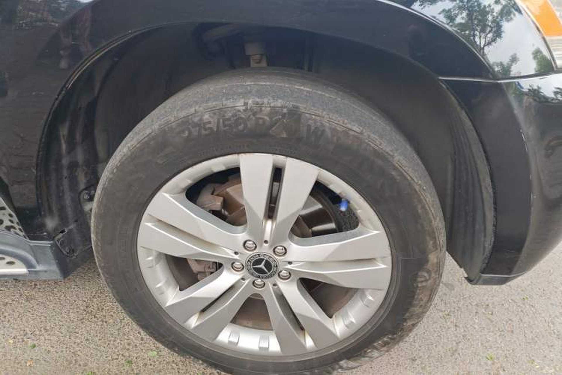Used Mercedes-Benz GL-Class  Right Front Wheel Hub