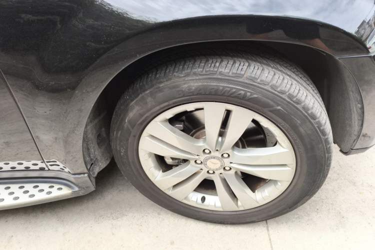 Used Mercedes-Benz GL-Class 2011 GL 450 4MATIC Prestige Edition Right Front Wheel Hub