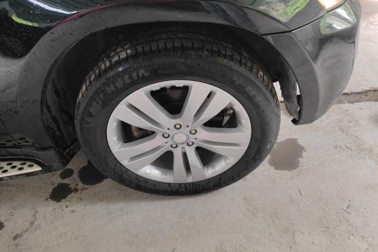 Used Mercedes-Benz GL-Class  Right Front Wheel Hub