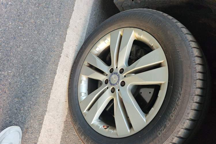 Used Mercedes-Benz GL-Class 2011 GL 450 4MATIC Prestige Edition Right Front Wheel Hub