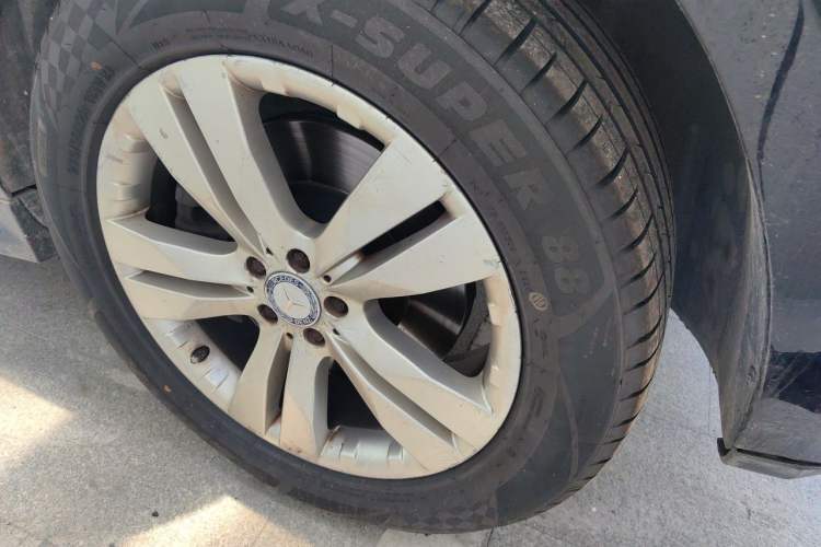 Used Mercedes-Benz GL-Class 2011 GL 450 Prestige Grand Edition Right Front Wheel Hub