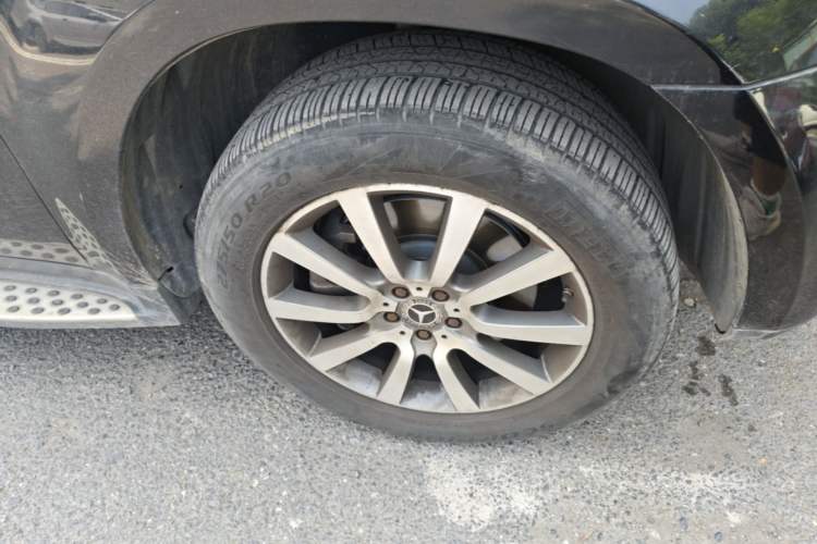 Used Mercedes-Benz GL-Class 2011 GL 450 4MATIC Prestige Edition Right Front Wheel Hub