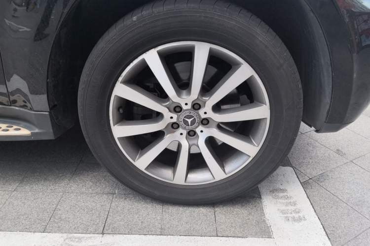 Used Mercedes-Benz GL-Class 2011 GL 450 Prestige Grand Edition Right Front Wheel Hub