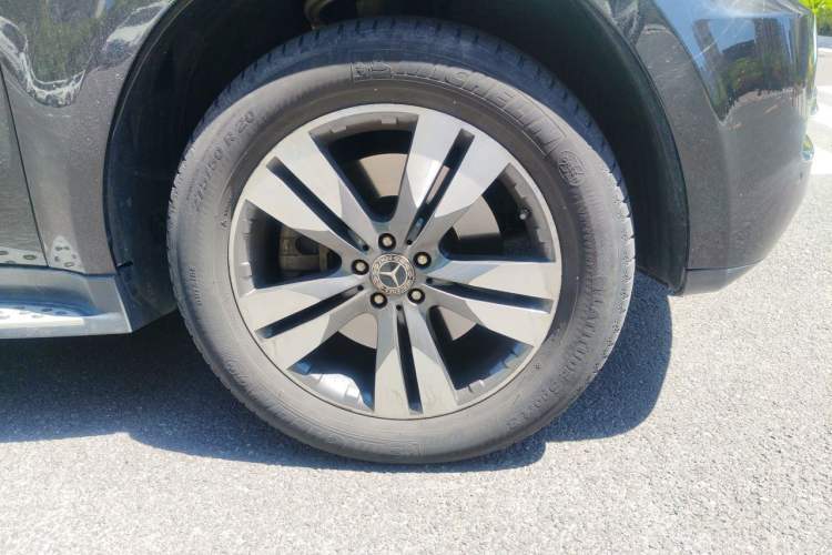 Used Mercedes-Benz GL-Class 2011 GL 450 Prestige Grand Edition Right Front Wheel Hub