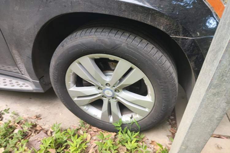 Used Mercedes-Benz GL-Class  Right Front Wheel Hub