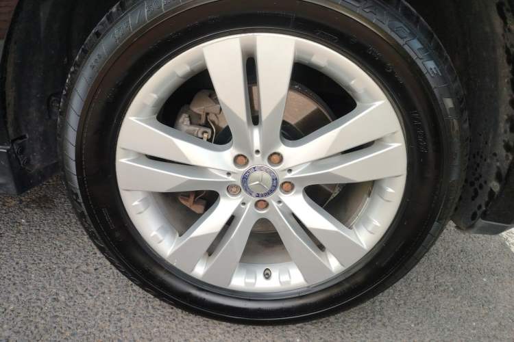 Used Mercedes-Benz GL-Class  Right Front Wheel Hub