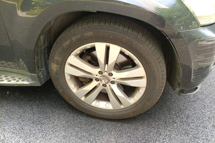 Used Mercedes-Benz GL-Class 2011 GL 450 4MATIC Prestige Edition Right Front Wheel Hub