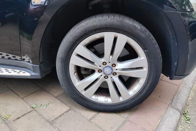 Used Mercedes-Benz GL-Class 2011 GL 450 4MATIC Prestige Edition Right Front Wheel Hub