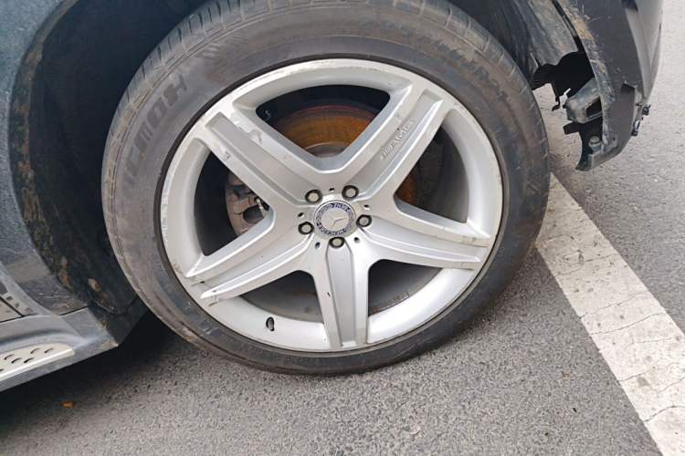 Used Mercedes-Benz GL-Class  Right Front Wheel Hub