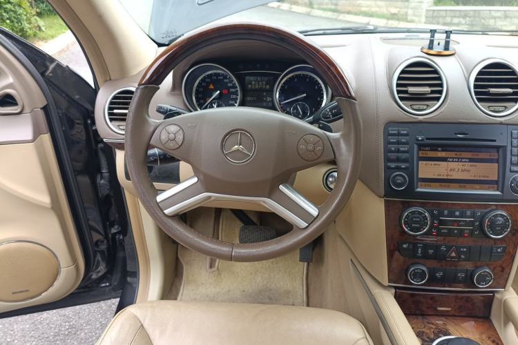 Used Mercedes-Benz GL-Class 2011 GL 450 4MATIC Prestige Edition Steering Wheel