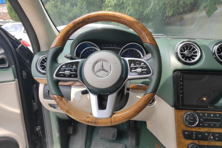 Used Mercedes-Benz GL-Class 2011 GL 450 4MATIC Prestige Edition Steering Wheel