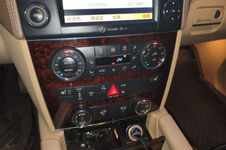 Used Mercedes-Benz GL-Class 2011 GL 450 4MATIC Prestige Edition Audio And AC Panel