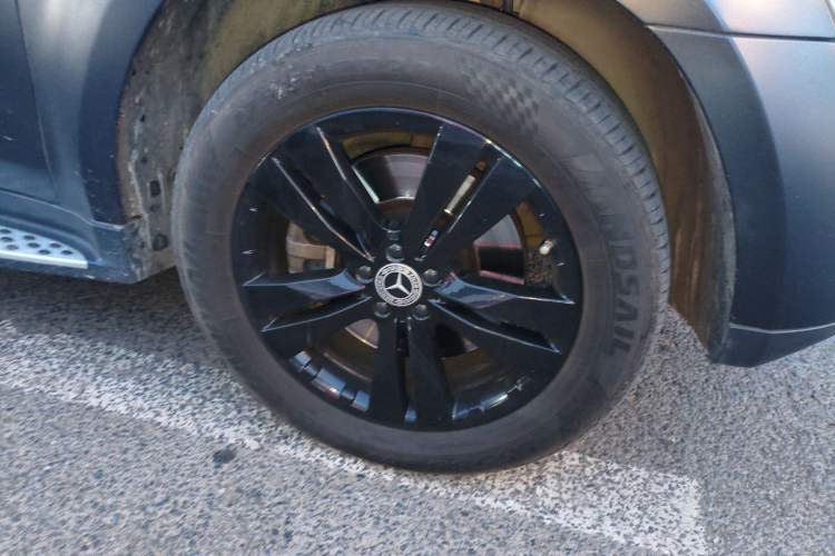 Used Mercedes-Benz GL-Class 2011 GL 450 4MATIC Prestige Edition Right Front Wheel Hub