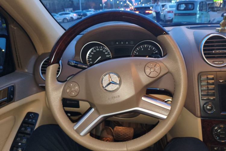 Used Mercedes-Benz GL-Class 2011 GL 450 4MATIC Prestige Edition Steering Wheel