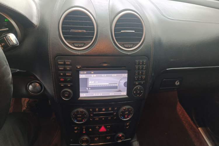 Used Mercedes-Benz GL-Class 2011 GL 450 Prestige Grand Edition Audio And AC Panel