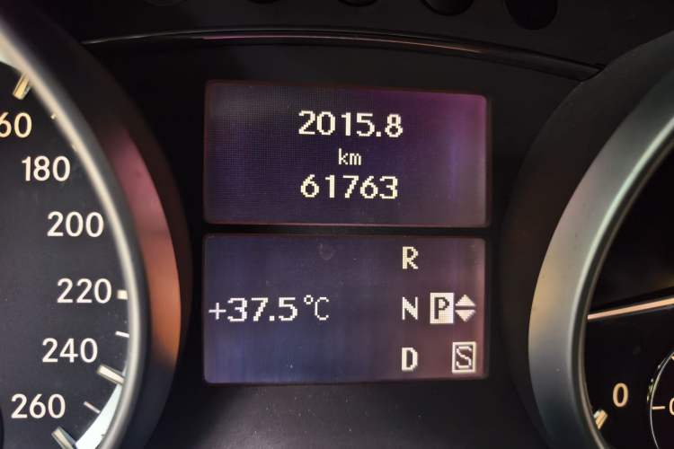 Used Mercedes-Benz GL-Class 2011 GL 450 Prestige Grand Edition Odometer Close Up