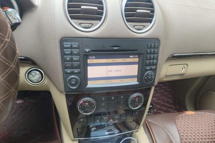 Used Mercedes-Benz GL-Class  Audio And AC Panel