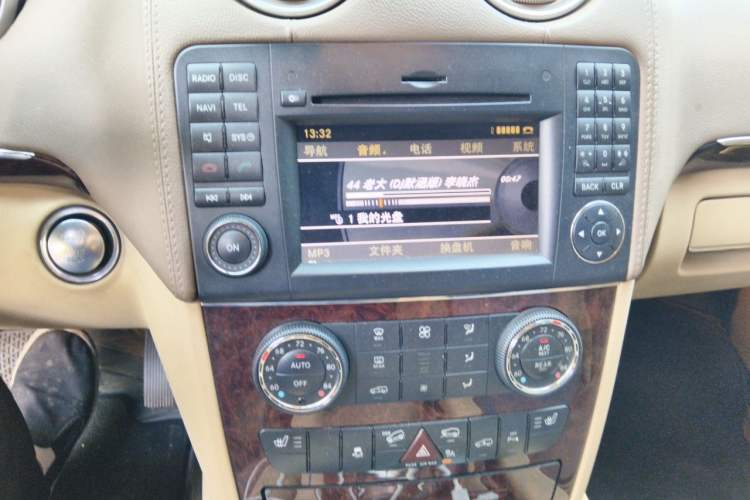 Used Mercedes-Benz GL-Class  Audio And AC Panel