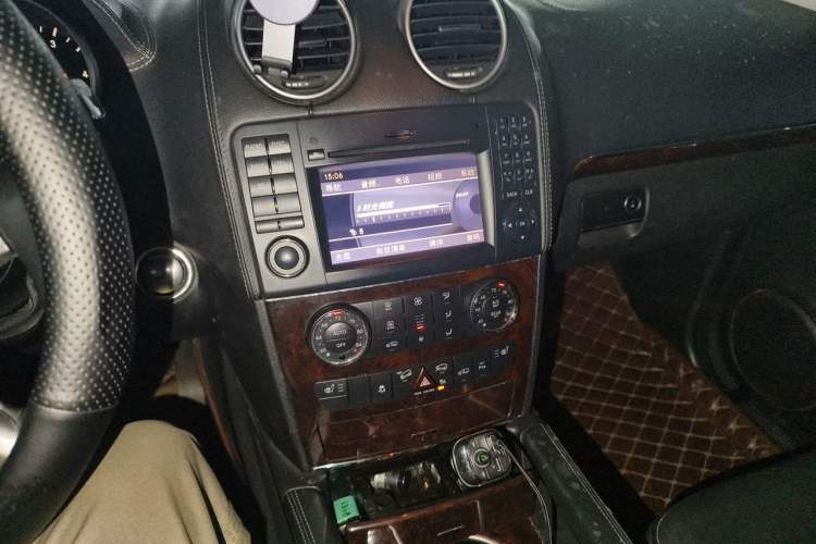 Used Mercedes-Benz GL-Class  Audio And AC Panel