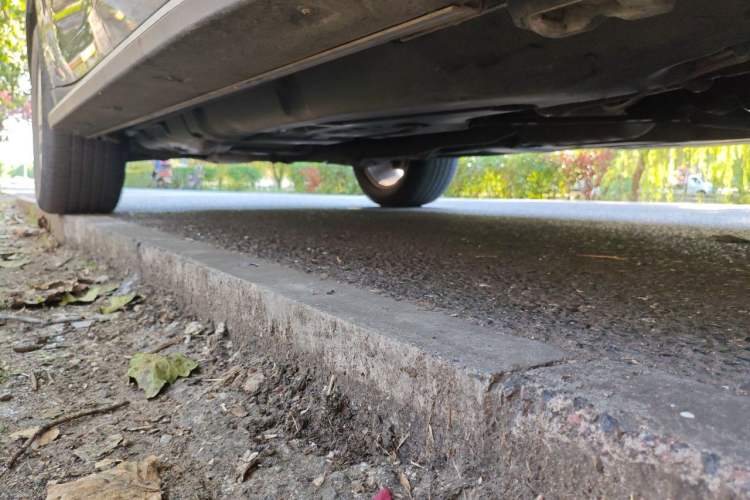 Used Mercedes-Benz GL-Class  Chassis Front Right