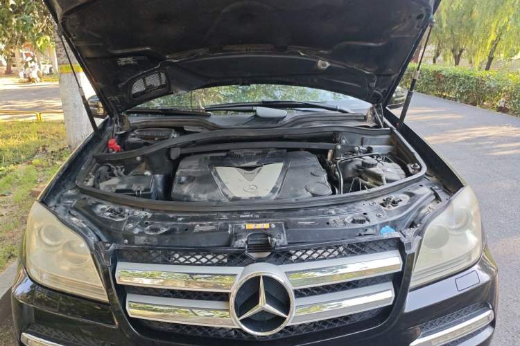 Used Mercedes-Benz GL-Class  Engine Bay