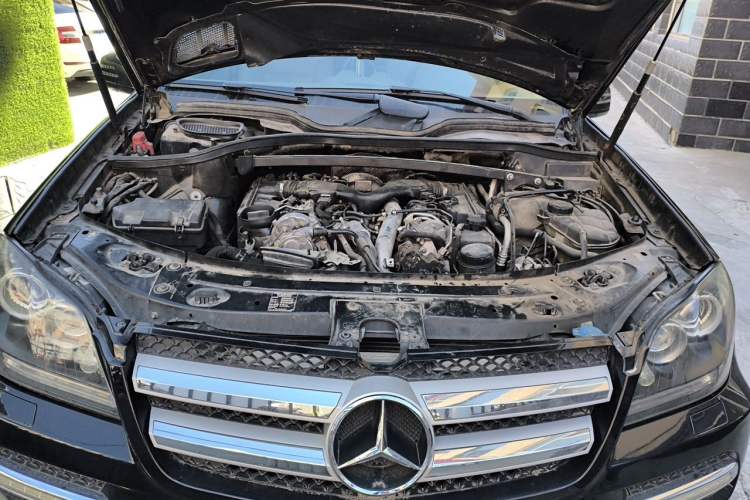 Used Mercedes-Benz GL-Class  Engine Bay