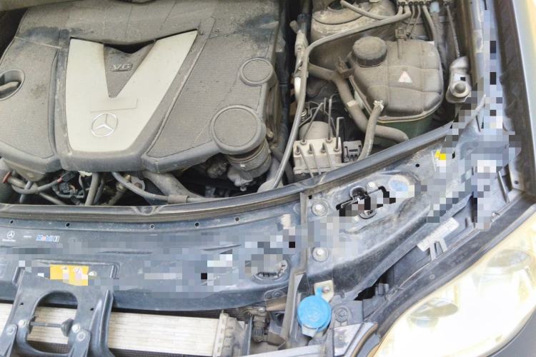 Used Mercedes-Benz GL-Class  Engine Bay Left