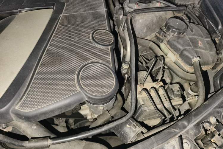 Used Mercedes-Benz GL-Class  Engine Bay Left