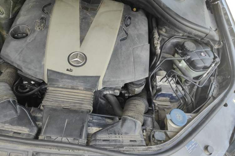 Used Mercedes-Benz GL-Class  Engine Bay Left
