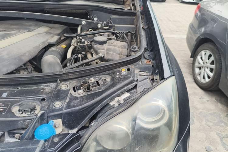 Used Mercedes-Benz GL-Class  Engine Bay Left
